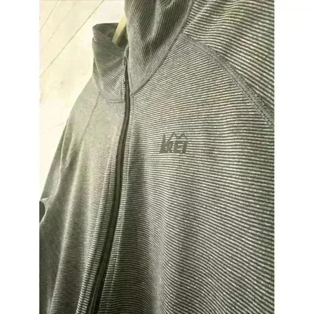 REI Women's Medium Half-Zip Midweight Base Layer Gray Stripe Long Sleeve